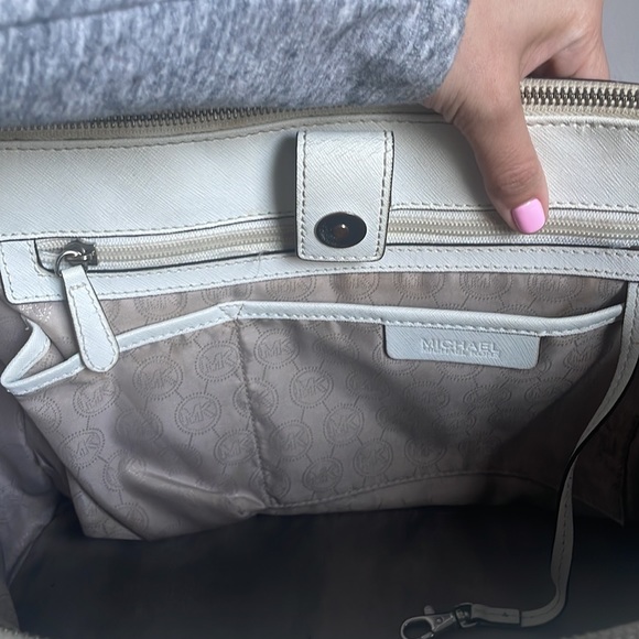 Michael Kors Sutton Purse - Picture 6 of 6